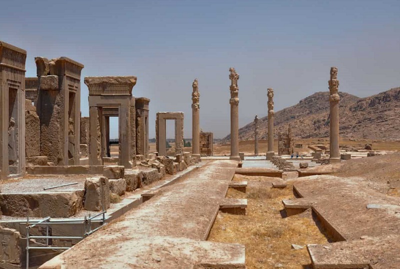 تخت جمشید کجای شیراز قرار دارد؟