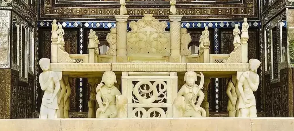 تخت مرمر کاخ گلستان