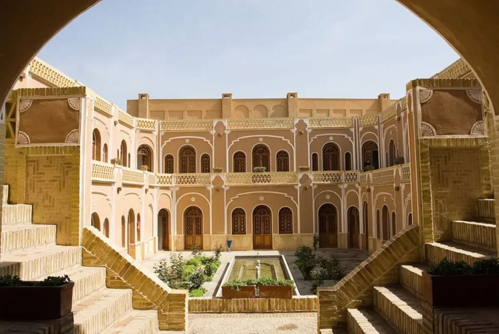 خانه لاریها یزد