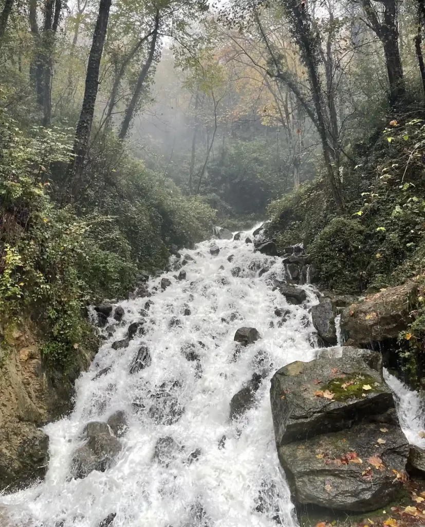 آبشار آب پری