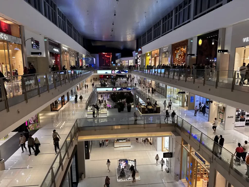 مساحت دبی مال چقدر است؟