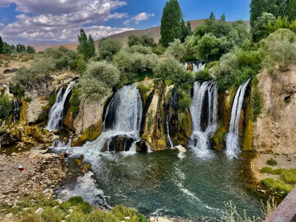 آبشار دریاچه وان ترکیه