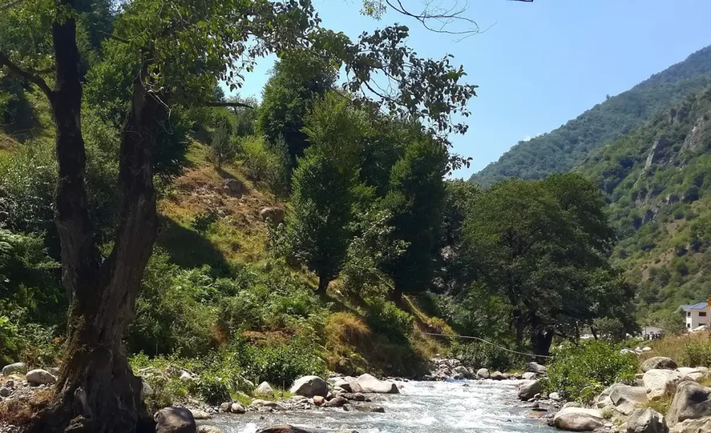 جاهای دیدنی کلاردشت در بهار