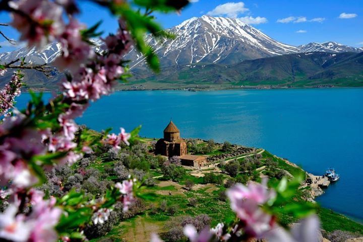 دریاچه وان