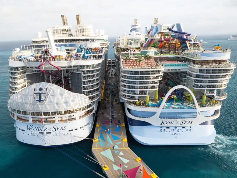کشتی Icon of the Seas از نمای نزدیکتر