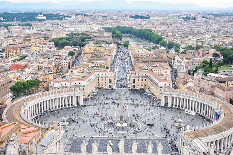 بزرگترین کلیسای جهان | کشف عجایب معماری سنت پیتر و شگفتی‌های مذهبی برتر دنیا