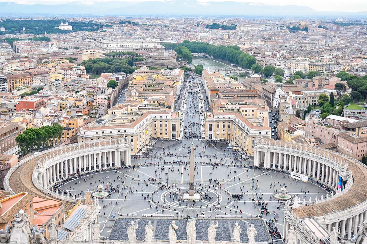 بزرگترین کلیسای جهان | کشف عجایب معماری سنت پیتر و شگفتی‌های مذهبی برتر دنیا