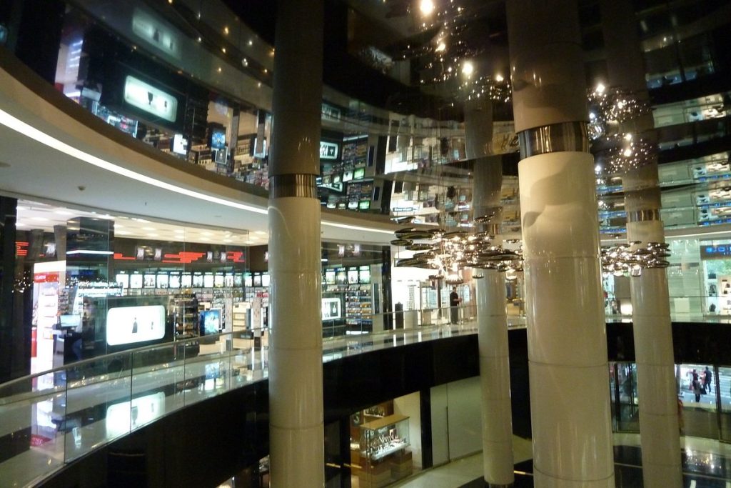 Divan (Sam Center)