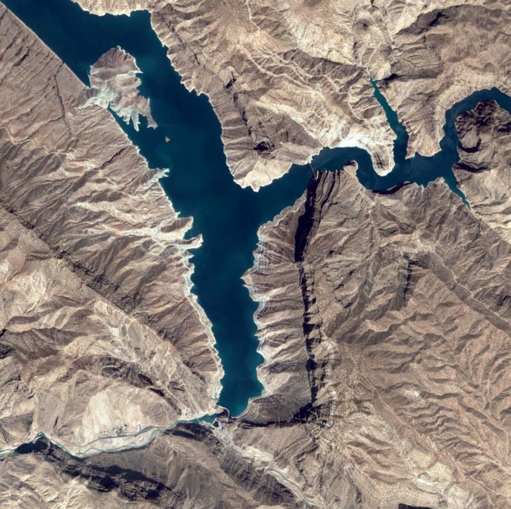 سد کرخه بر روی رود کارون