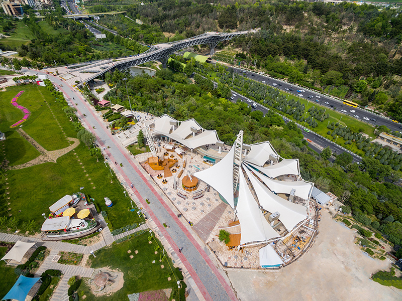 پارک آب و آتش در اطراف پل طبیعت