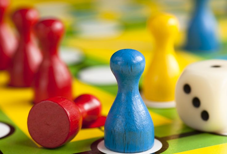 منچ بازی کردن در شب‌های طولانی زمستان