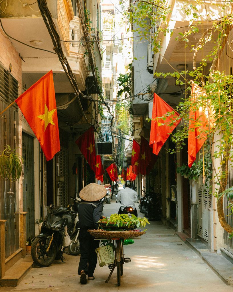 زندگی در کشورهای کمونیستی: آشنایی با ساختار سیاسی، اقتصادی، اجتماعی و فرهنگی