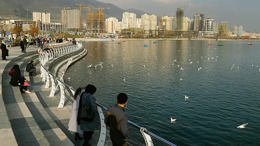 تهرانگردی در دریاچه چیتگر با اجاره ماشین