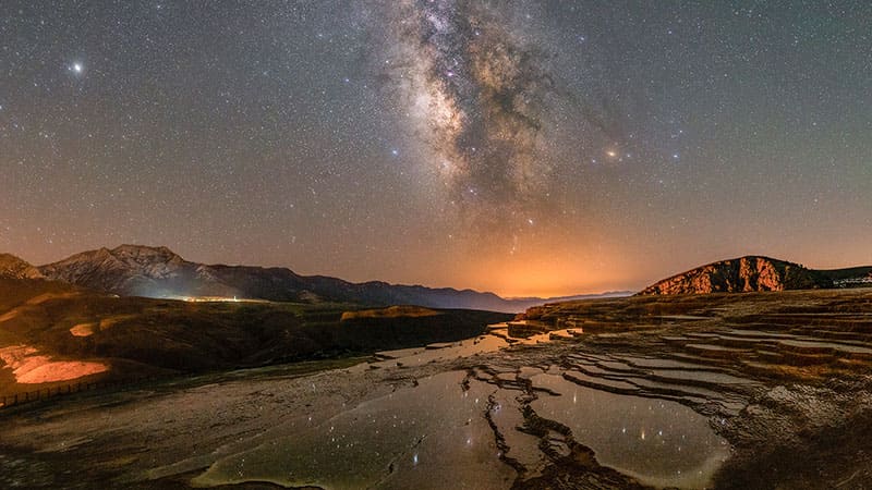 آسمان زیبا در شب در کشور ایران