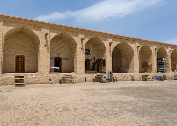 میبد با معماری خشتی، کاروانسراهای قدیمی و کوچههای ساکت