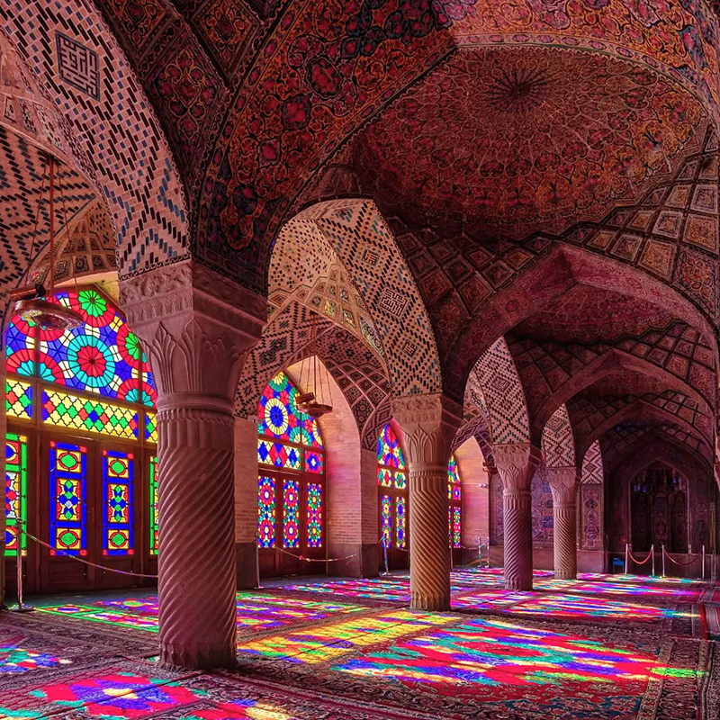 مسجد نصیرالملک زیبا در شیراز در عید نوروز