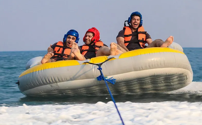 پاراسل سواری در کیش