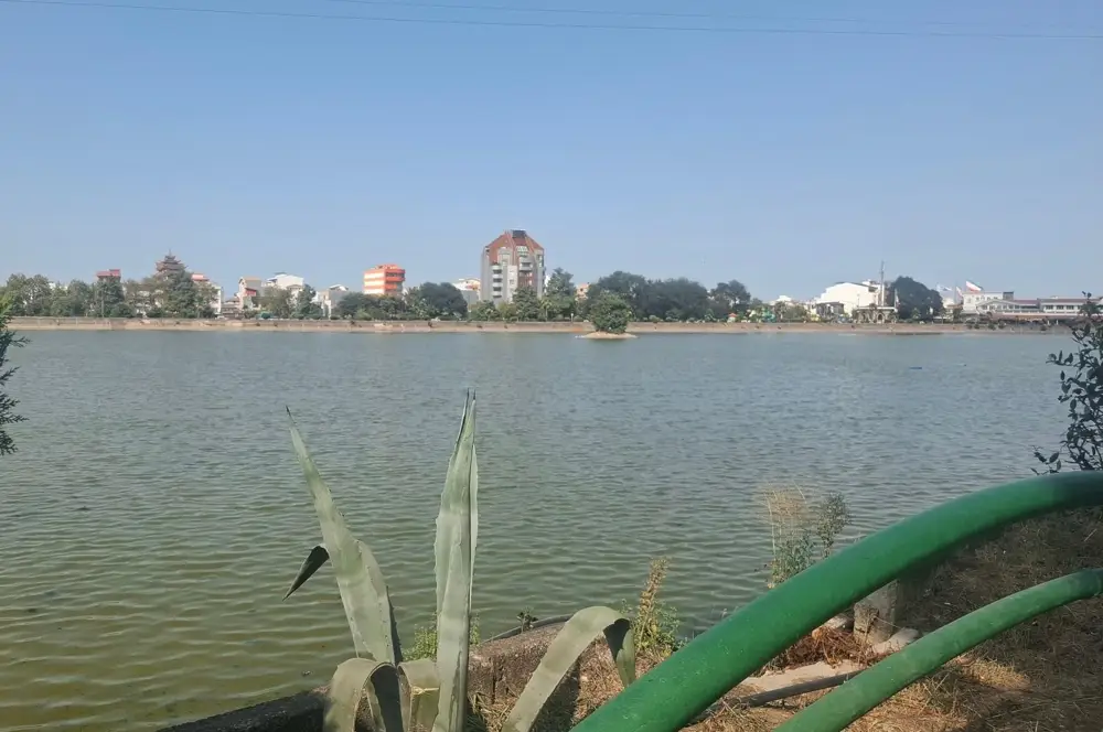 لاهیجان در پاییز