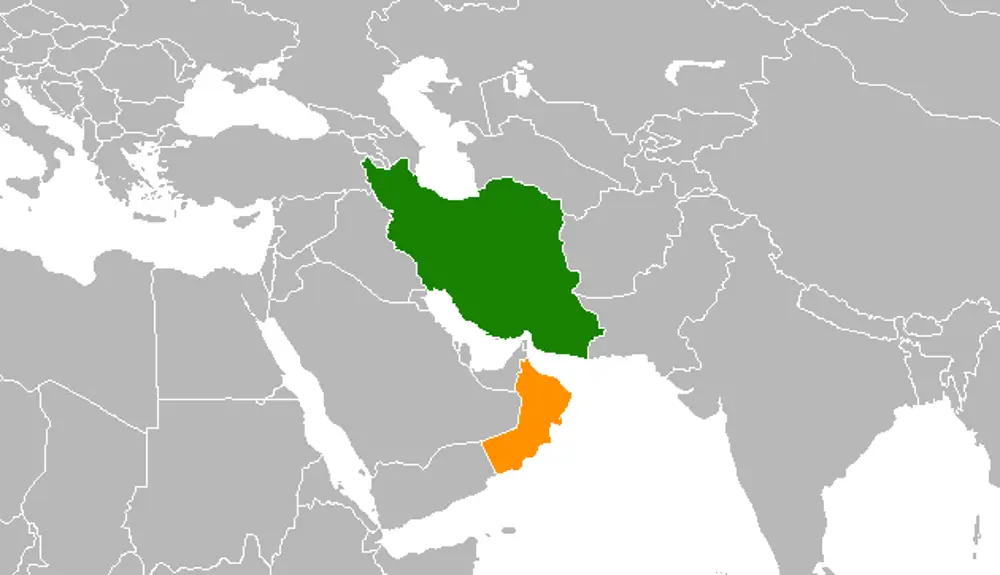 مساحت عمان اندازه کدام استان ایران است؟
